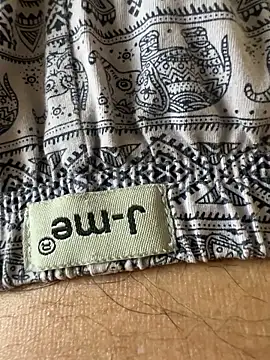 hummingbirds1612 online show from February 22, 4:46 am