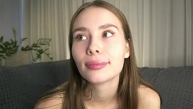 Snapshot of MonetLeitman chatting on October 15, 2:44 am MonetLeitman online show from October 15, 2:44 am