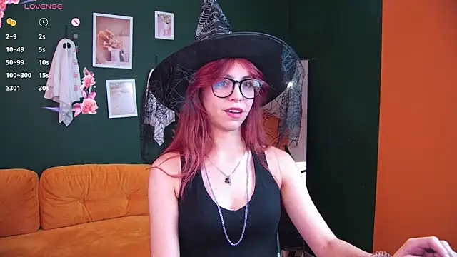 Snapshot of SabrinaCutie chatting on October 14, 9:43 am SabrinaCutie online show from October 14, 9:43 am