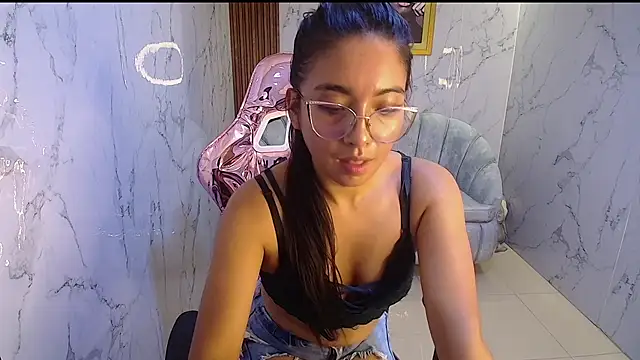 Snapshot of danna_sweet_s chatting on October 18, 8:42 pm danna sweet s online show from October 18, 8:42 pm