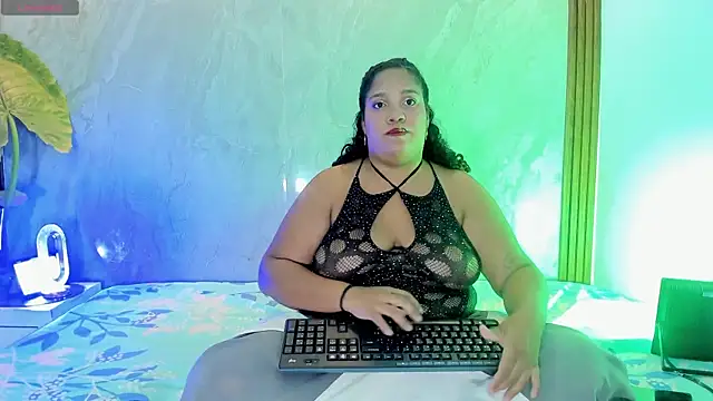 Snapshot of EllyRain chatting on October 24, 12:56 pm EllyRain online show from October 24, 12:56 pm