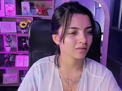 Liisaa Kiss online show from November 28, 4:15 am