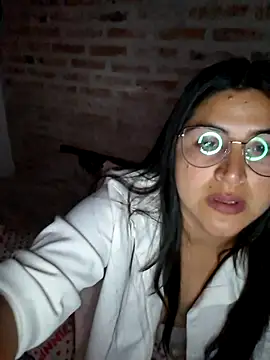 Snapshot of morenalatinaa chatting on December 22, 2:52 am morenalatinaa online show from December 22, 2:52 am