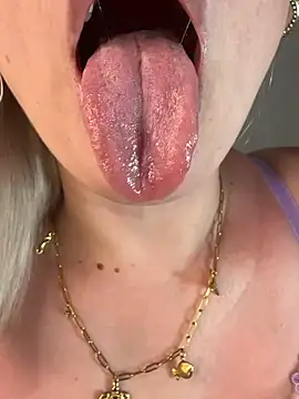 Adeline 1 online show from May 19, 2:40 am