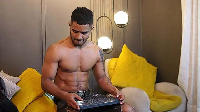 Reik Vonn online show from May 3, 8:26 pm