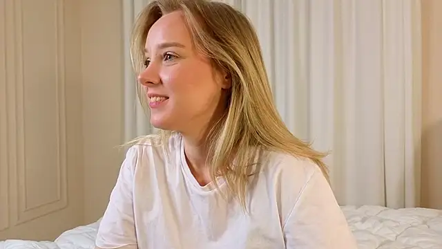 AIicaparkerc online show from October 17, 10:34 pm