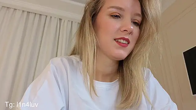 AIicaparkerc online show from November 10, 9:36 pm