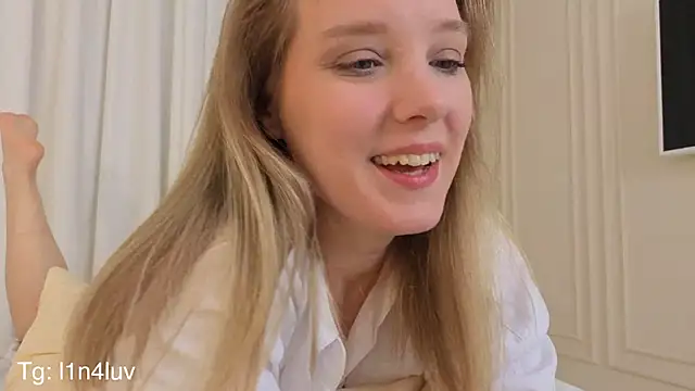 AIicaparkerc online show from December 15, 8:46 pm