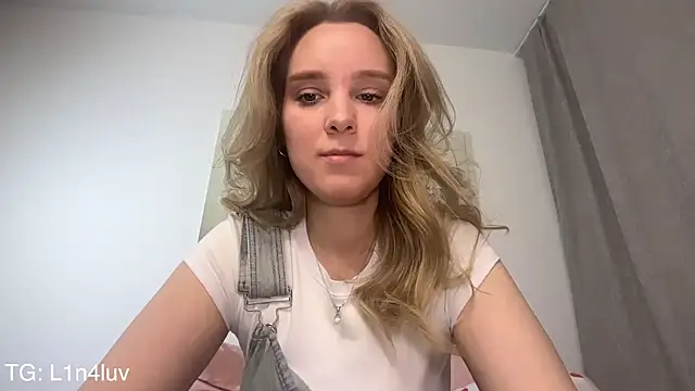 AIicaparkerc online show from March 26, 4:12 pm