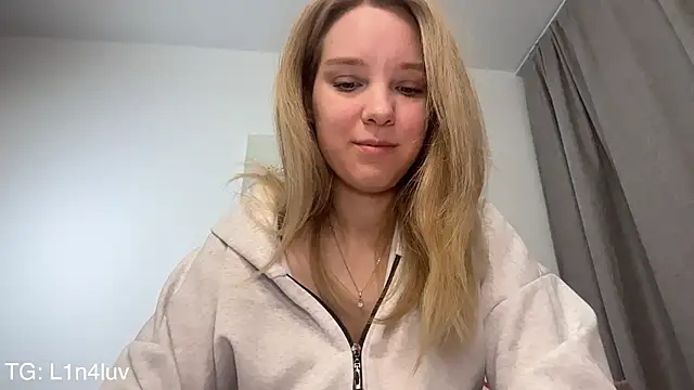 AIicaparkerc online show from March 31, 1:18 am