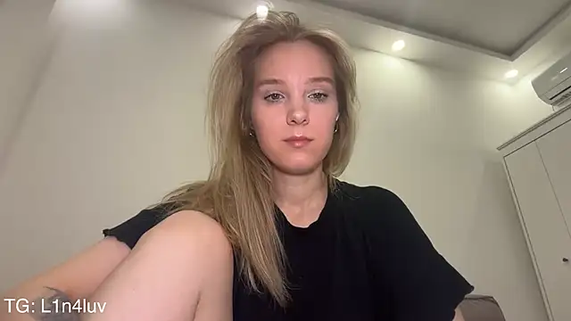 AIicaparkerc online show from May 10, 5:29 pm