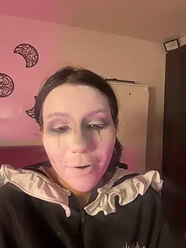 Snapshot of HollyPeach chatting on June 25, 7:40 pm HollyPeach online show from June 25, 7:40 pm