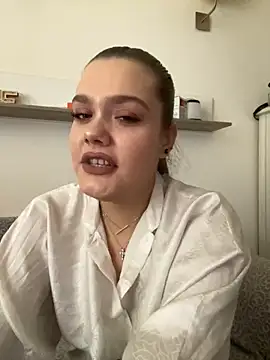 Snapshot of xSlavicDollx chatting on October 19, 6:58 am xSlavicDollx online show from October 19, 6:58 am