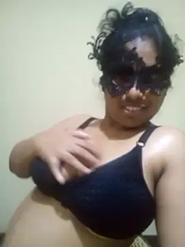 Expose Queen online show from March 14, 6:24 pm