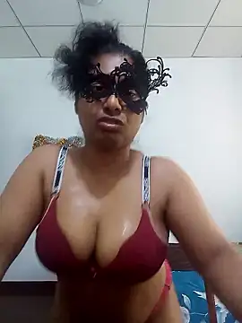Snapshot of Expose_Queen chatting on April 10, 5:45 am Expose Queen online show from April 10, 5:45 am