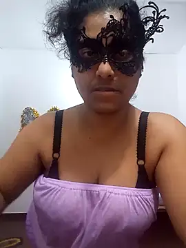 Snapshot of Expose_Queen chatting on May 19, 7:42 pm Expose Queen online show from May 19, 7:42 pm