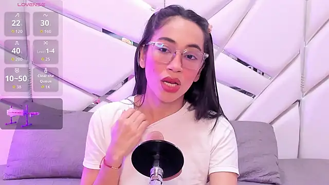 GabbiePrice online show from May 18, 1:28 pm