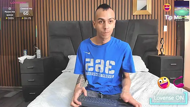 DerryAndIzzy online show from November 12, 4:13 am