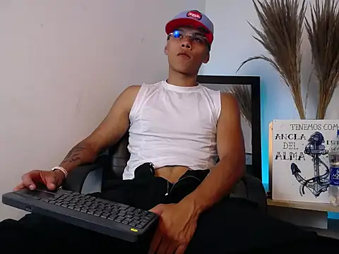 Snapshot of Jordan_Kiing chatting on October 17, 8:55 pm Jordan Kiing online show from October 17, 8:55 pm