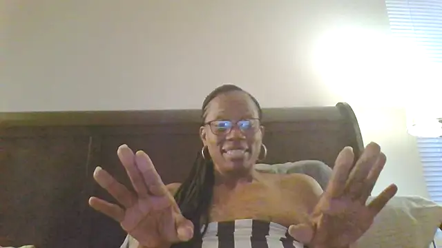 Snapshot of SweetCandy85 chatting on October 12, 10:20 pm SweetCandy85 online show from October 12, 10:20 pm