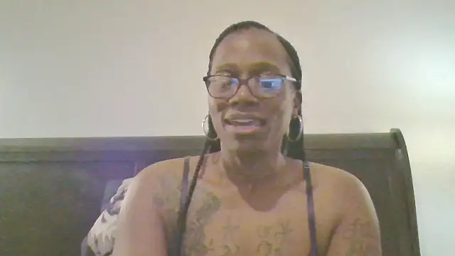 Snapshot of SweetCandy85 chatting on October 14, 1:39 am SweetCandy85 online show from October 14, 1:39 am