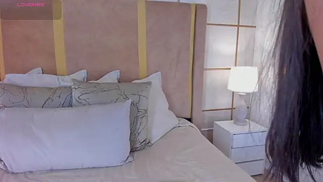 Snapshot of lyrabellini chatting on February 19, 11:39 am lyrabellini online show from February 19, 11:39 am