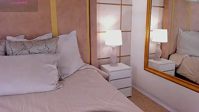 Snapshot of lyrabellini chatting on February 25, 11:20 am lyrabellini online show from February 25, 11:20 am