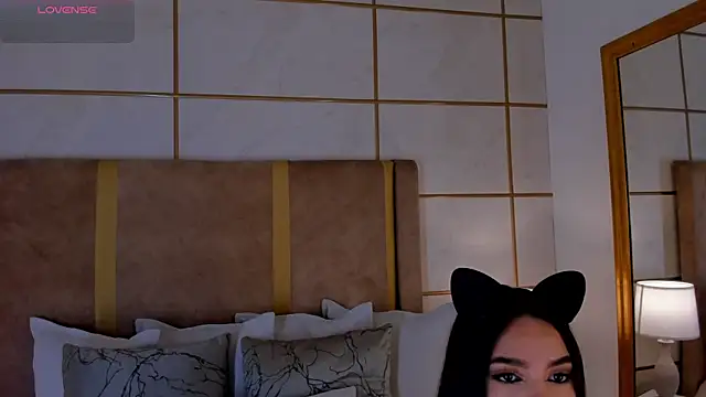 Snapshot of lyrabellini chatting on February 27, 11:43 am lyrabellini online show from February 27, 11:43 am