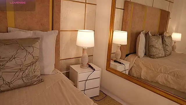 Snapshot of lyrabellini chatting on March 8, 10:52 am lyrabellini online show from March 8, 10:52 am