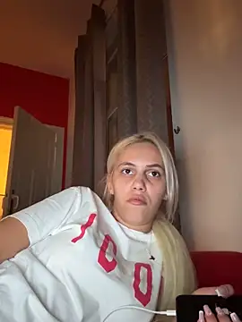 Snapshot of Andreea-Tina01A chatting on October 13, 6:41 pm Andreea-Tina01A online show from October 13, 6:41 pm