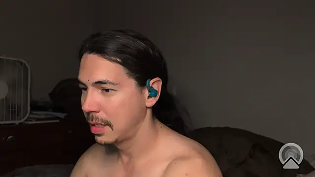 Snapshot of bandrews4795 chatting on October 23, 6:34 am bandrews4795 online show from October 23, 6:34 am