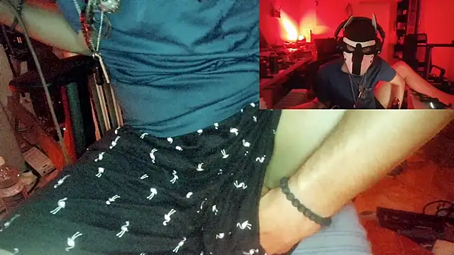 Snapshot of pup_pals chatting on October 31, 4:24 am pup pals online show from October 31, 4:24 am