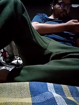 Snapshot of axel-spr chatting on October 17, 4:37 am axel-spr online show from October 17, 4:37 am