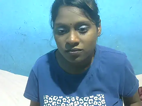 Snapshot of Indiansmiley01 chatting on January 5, 5:27 pm Indiansmiley01 online show from January 5, 5:27 pm
