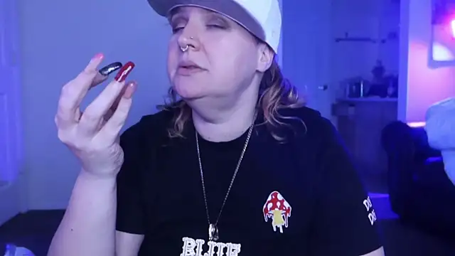 Snapshot of BellaBlueBBW chatting on February 9, 11:25 am BellaBlueBBW online show from February 9, 11:25 am