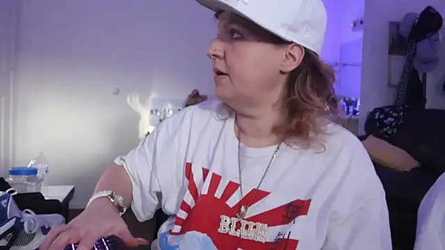 Snapshot of BellaBlueBBW chatting on February 17, 3:09 pm BellaBlueBBW online show from February 17, 3:09 pm