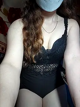 LeanaLy online show from October 16, 2:45 am