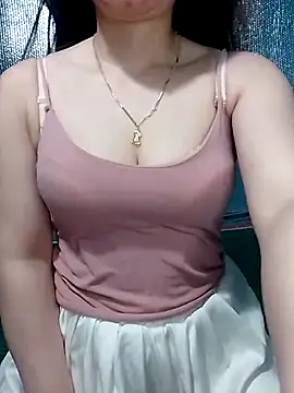 LeanaLy online show from May 13, 12:57 pm