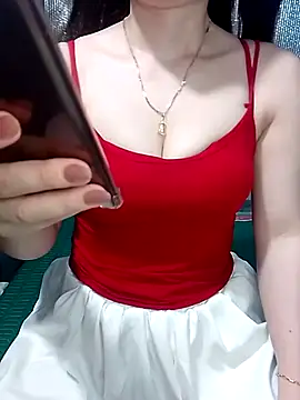 LeanaLy online show from May 18, 11:38 am