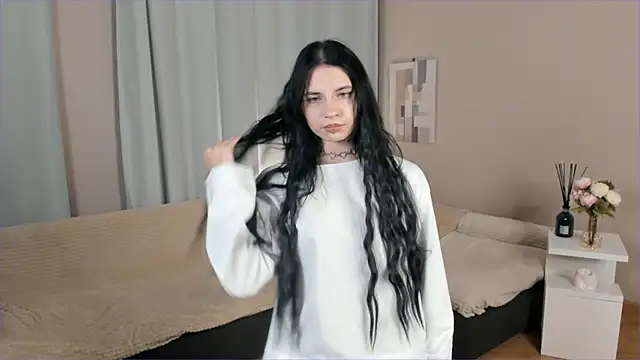 ThuCohee online show from November 1, 6:10 pm