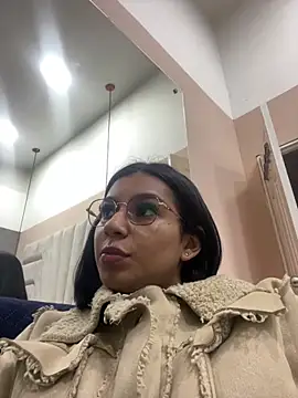 AlyssaRay online show from May 2, 12:32 pm