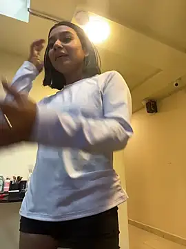 AlyssaRay online show from May 13, 4:37 pm