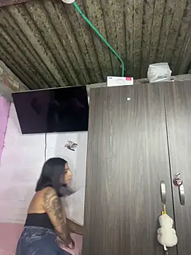 AlyssaRay online show from May 16, 12:04 pm