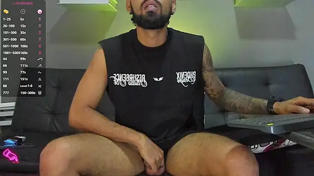 Snapshot of black_kameron_ chatting on October 28, 7:01 am black kameron online show from October 28, 7:01 am