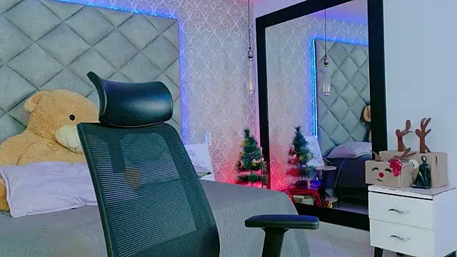 CARO ADAMS1 online show from January 11, 12:10 pm