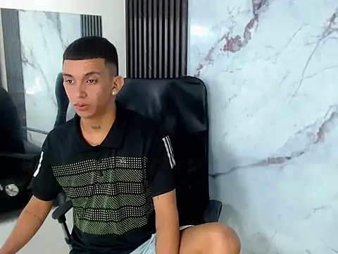 Brandonhott online show from October 12, 3:38 am