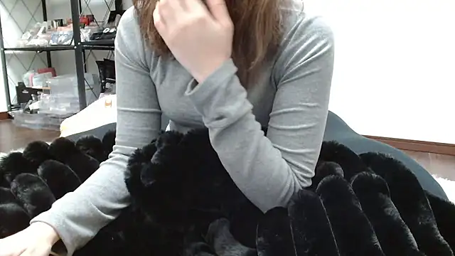 Snapshot of _Ema_ch chatting on December 17, 1:22 am Ema ch online show from December 17, 1:22 am