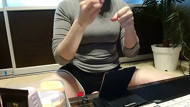 Snapshot of _Ema_ch chatting on February 10, 1:21 am Ema ch online show from February 10, 1:21 am