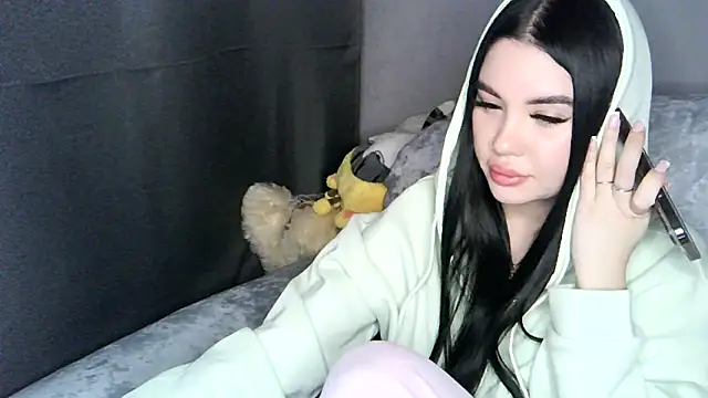 Faralynd online show from February 12, 6:14 pm