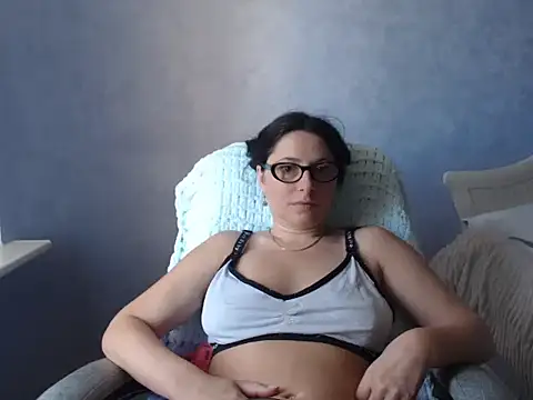 LuckyLisa23 online show from June 27, 9:36 am